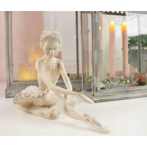 Ballet pige i antik hvid